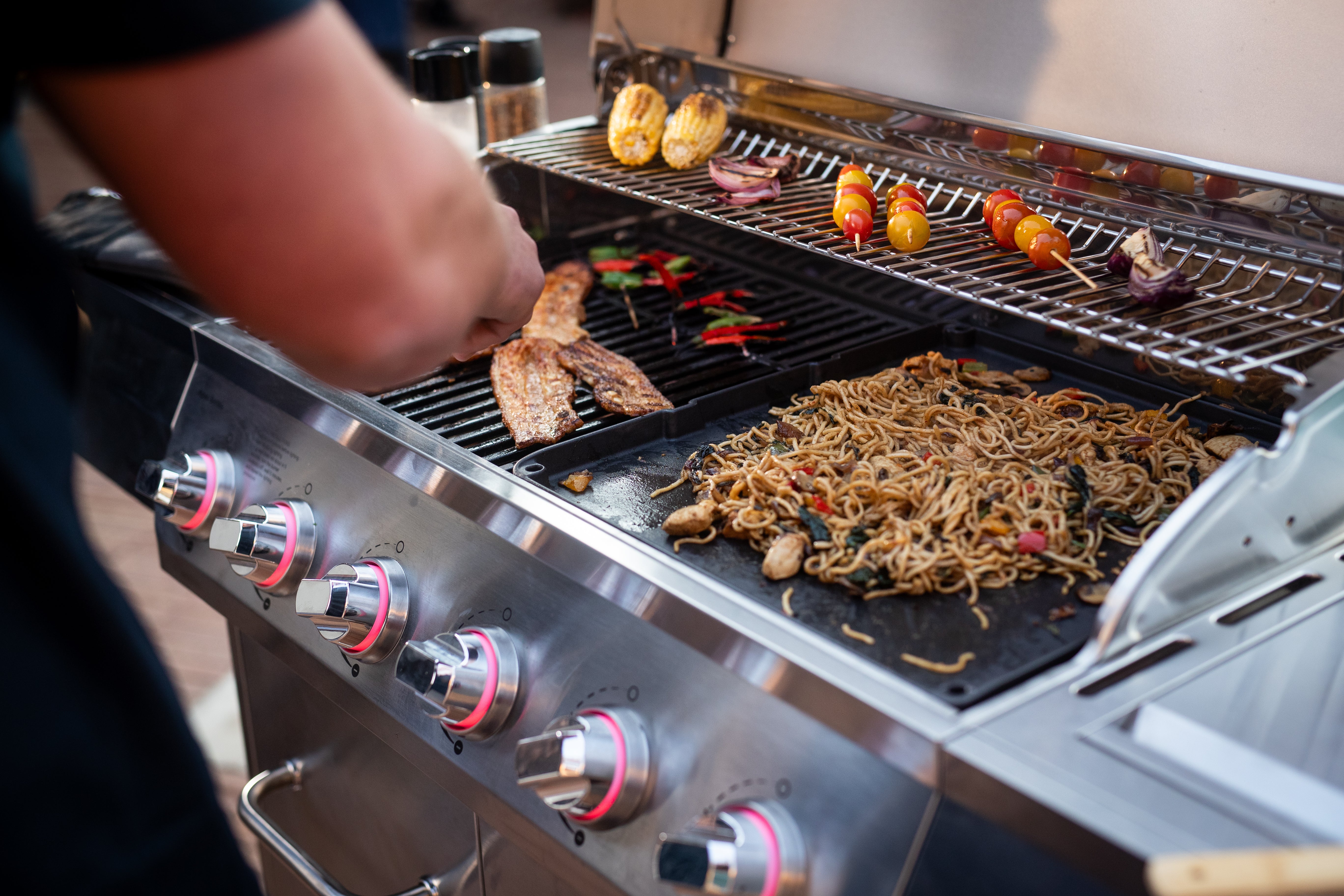 Apex Series 6 Burner Gourmet Pro Patio Gas Braai – Megamaster