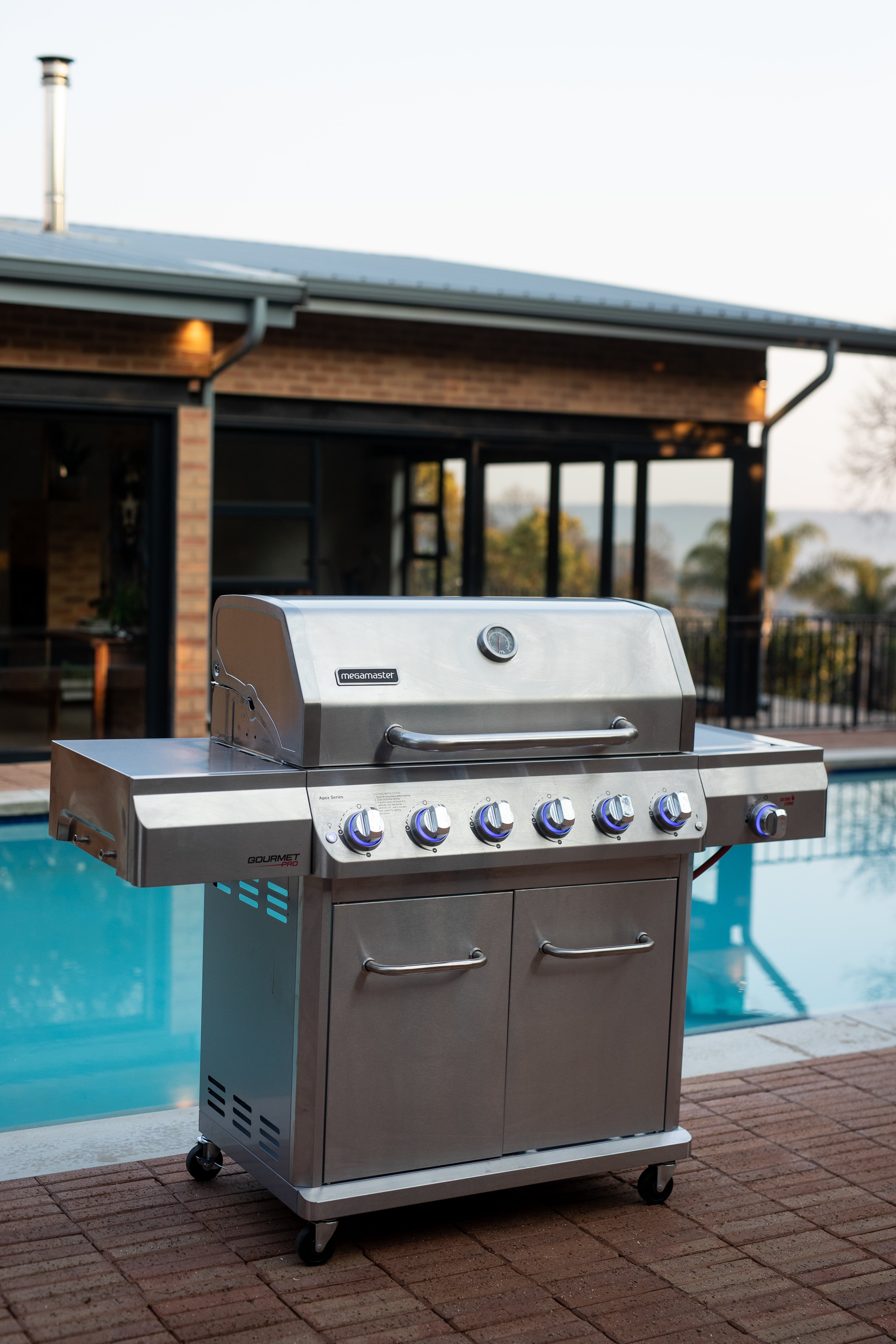 Apex Series 6 Burner Gourmet Pro Patio Gas Braai – Megamaster