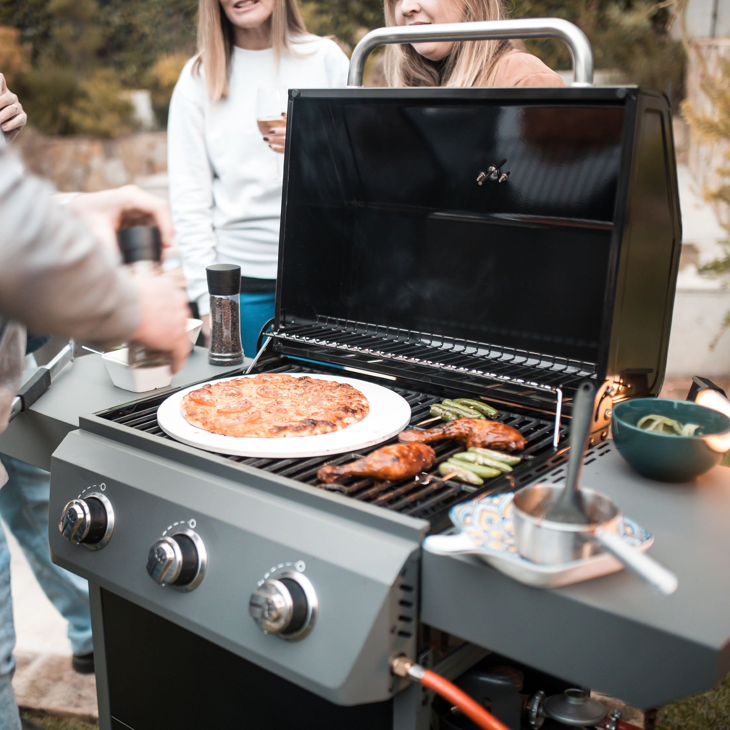 Onyx Series 3 Burner Patio Gas Braai – Megamaster